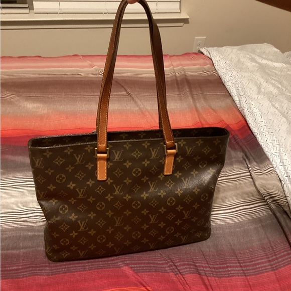 LV monogram tote have 2 small tear hardly noticeable - Picture 7 of 9
